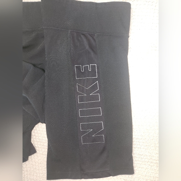 Women's Nike Plus short - Picture 3 of 5